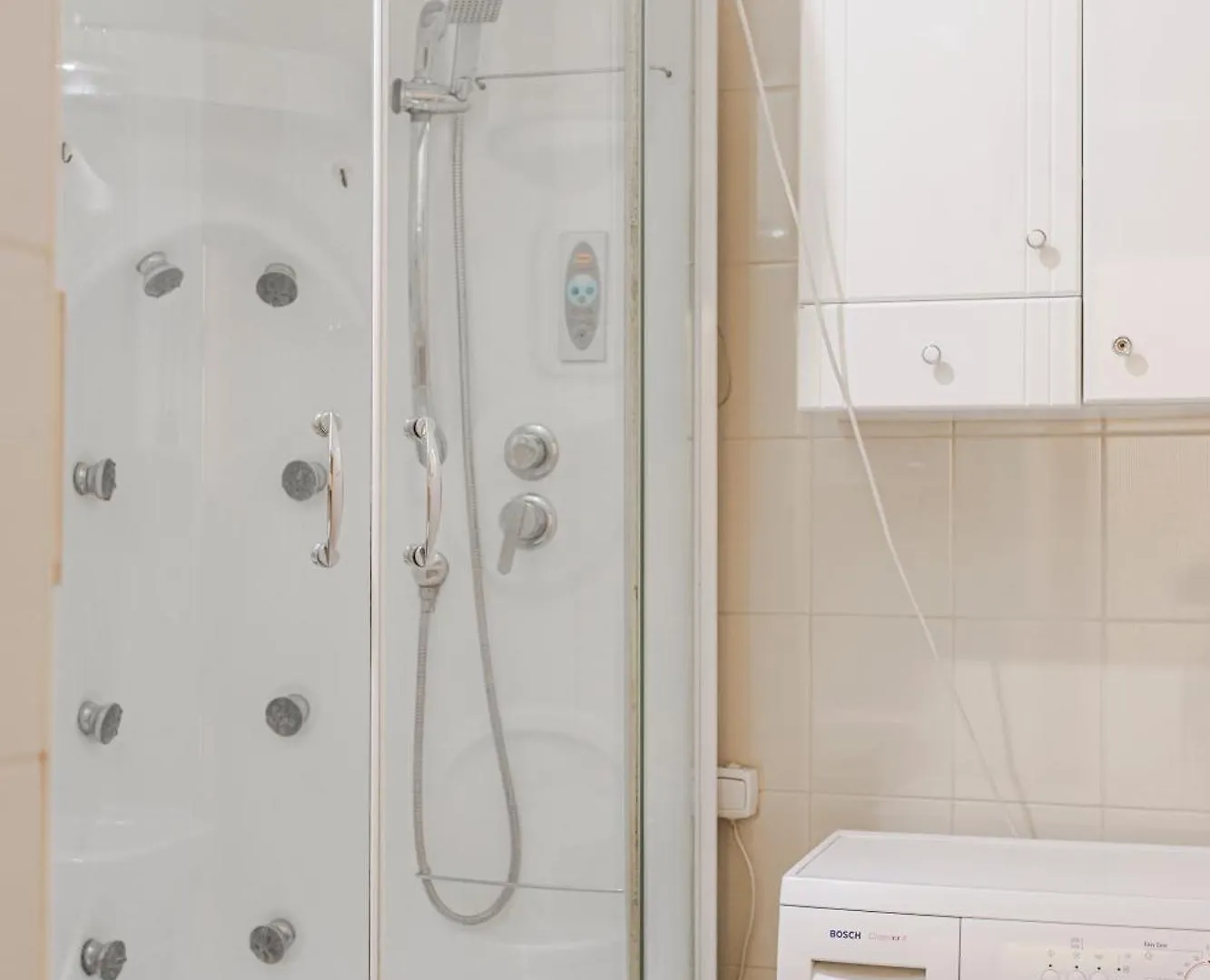 Apartment Апартаменти 3-Кімнатні В Центрі, Метро Театральна Kyiv