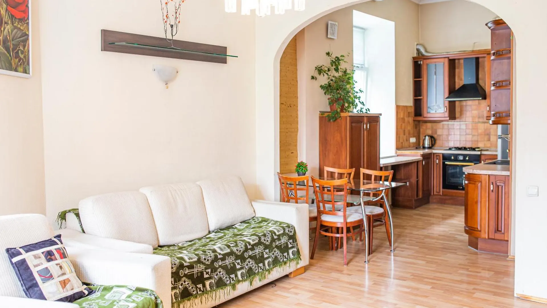 Apartment Апартаменти 3-Кімнатні В Центрі, Метро Театральна Kyiv Ukraine